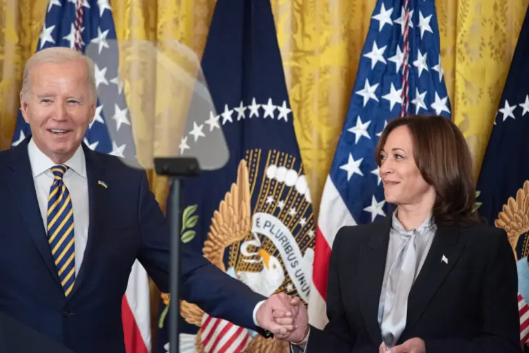 Kamala Harris confia en ser elegida para medirse con Trump en las elecciones de EE.UU.
