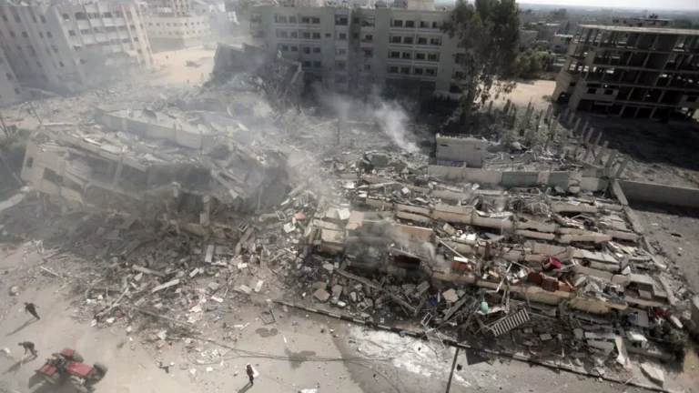 Israel ataca más de 40 objetivos militares en Irán y derriba cinco helicópteros